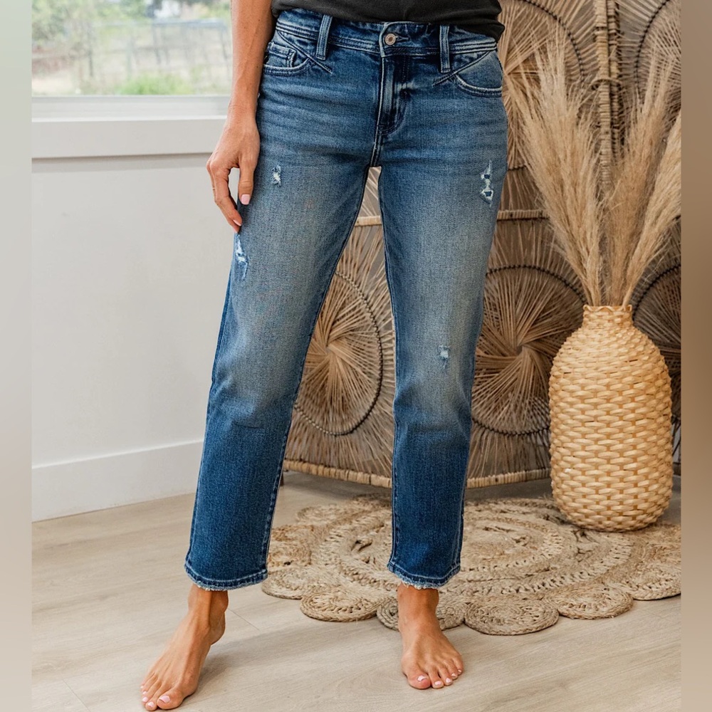 KANCAN QUINN SLIGHT DISTRESSED STRAIGHT JEANS - Most Sizes Sold Out! size 9/28